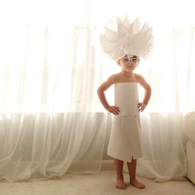 4-year-old-girl-paper-dresses-2sisters-angie-mayhem-19