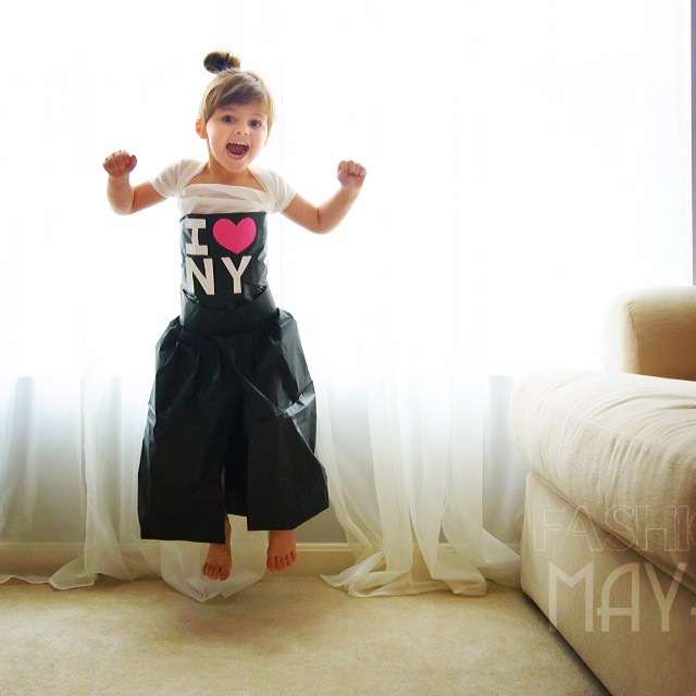 4-year-old-girl-paper-dresses-2sisters-angie-mayhem-38